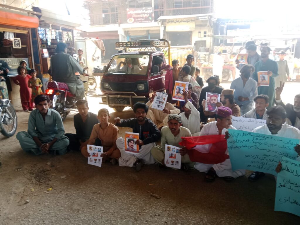 The Jeay Sindh Freedom Movement (JSFM) organized a protest rally in Jamshoro, demanding the immediate release of national activists Talib Leghari and Ashiq Magsi, who were forcibly disappeared by state agencies from Shahdadkot on January 26. The rally also condemned the brutal torture inflicted on national activists Waqar Khushk, Mumtaz Soomro, Dilbar Dero, Badshah Balo, Adnan Balo, Wazir Khushk, Sabir Karal, and Nabil Gabol in Karachi Jail, and the continued abuse they are facing after being transferred to Sukkur and Hyderabad Jails.