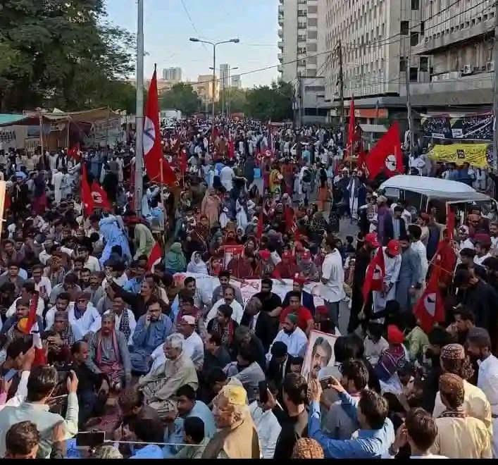 JSQM Aarisar Long March Against Indus Water Scarcity and Canals Culminates in Karachi: Sindh’s Cry for Survival Karachi, March 25:P After a grueling 27-day journey spanning over 500 kilometers, the Jeay Sindh Qaumi Mahaz (Arisar)’s long march against the federal government’s controversial water policies and land auctions concluded in Karachi today. The protest, which began in Sukkur on January 28, drew thousands of Sindhi farmers, activists, and civil society members demanding urgent action to address the catastrophic decline of water in the Indus River, exacerbated by upstream canal projects and corporate land grabs.