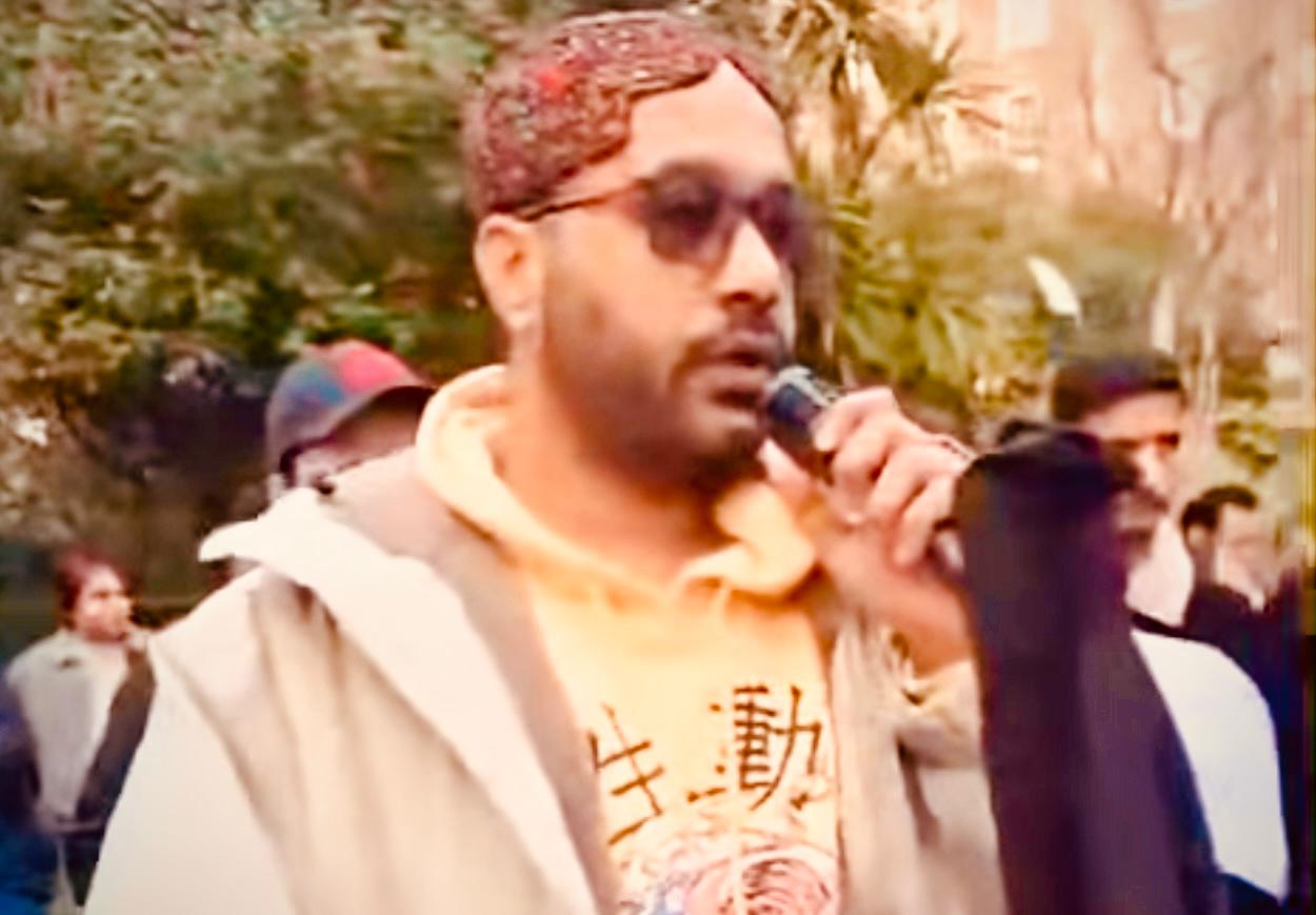 London: On February 5, 2025, Kashmiris observed “Black Day” in front of the Pakistani High Commission, protesting against Pakistan. The protest was marked by the special participation of the Chairman of Jeay Sindh Freedom Movement (JSFM), Mr. Sohail Abro. Sohail Abro expressed solidarity with the Kashmiri people while exposing the state oppression and atrocities inflicted by Pakistan on Sindh and other oppressed nations. In his address, he emphasized the need for oppressed nations like Kashmir and Sindh to unite in their struggle for rights and freedom.