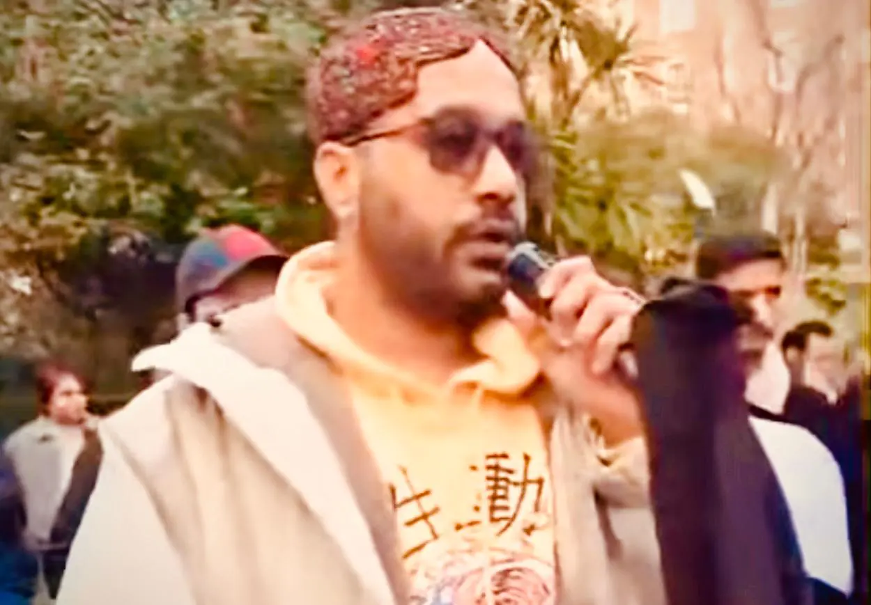 London: On February 5, 2025, Kashmiris observed “Black Day” in front of the Pakistani High Commission, protesting against Pakistan. The protest was marked by the special participation of the Chairman of Jeay Sindh Freedom Movement (JSFM), Mr. Sohail Abro. Sohail Abro expressed solidarity with the Kashmiri people while exposing the state oppression and atrocities inflicted by Pakistan on Sindh and other oppressed nations. In his address, he emphasized the need for oppressed nations like Kashmir and Sindh to unite in their struggle for rights and freedom.