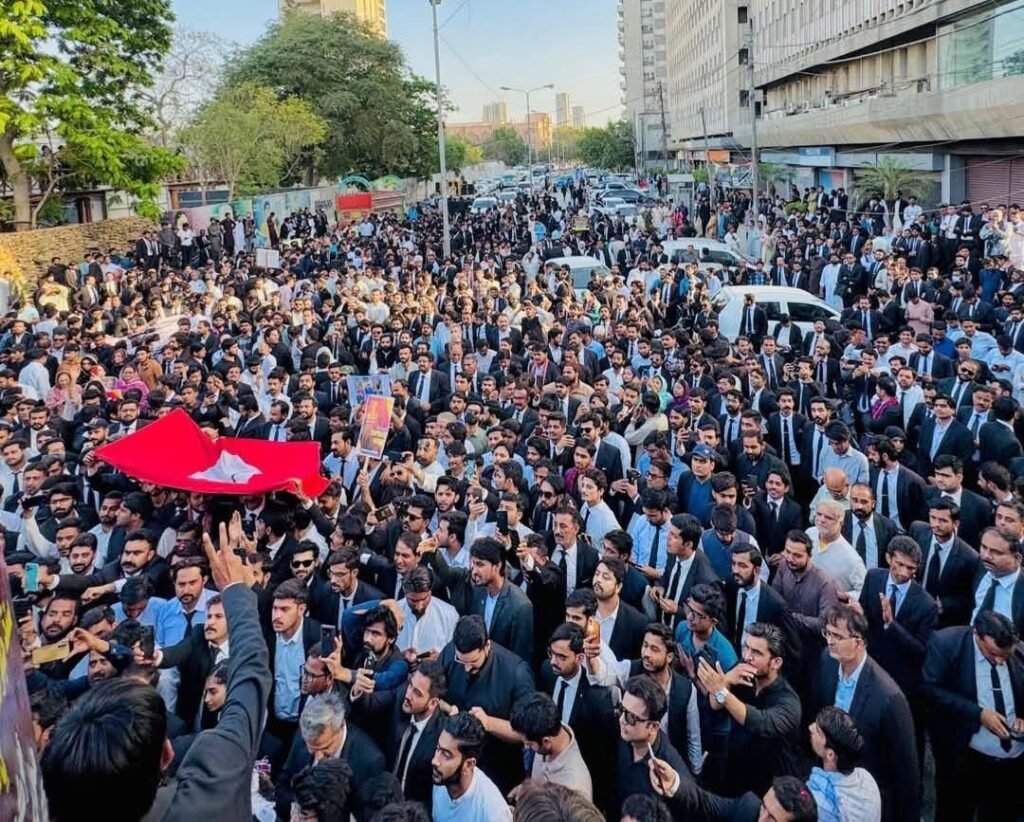 Karachi: In a striking show of solidarity, legal professionals from across Sindh organized a significant demonstration on Friday to challenge the federal government’s contentious plan to build six canals along the Indus River and the proposed 26th constitutional amendment.