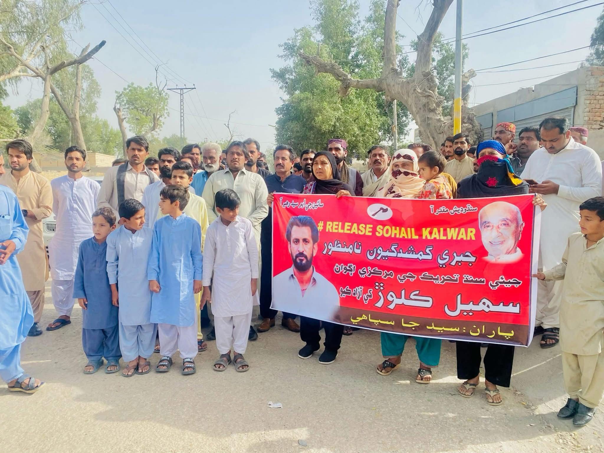 *Mirpur Mathelo:* In response to a call by his mother, a massive protest rally was held in Mirpur Mathelo against the enforced disappearance of Jeay Sindh Tehreek (JST) leader Sohail Kalwar. The rally was attended by workers and leaders of various Sindhi nationalist organizations, who raised strong slogans against state oppression and demanded freedom for Sindh. During the protest, Sohail Kalwar’s mother, overcome with grief, broke into tears while pleading for her son’s release. Her emotional appeal moved everyone present, creating a poignant scene.