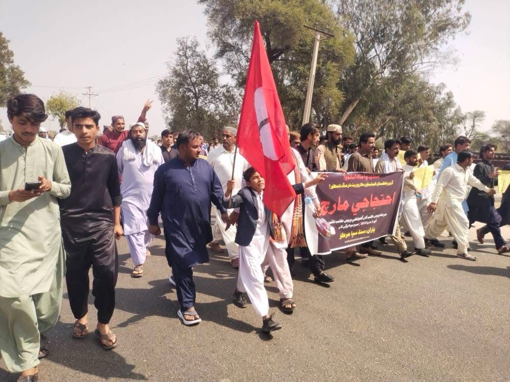 Ghotki: Sindh Sabha organized a protest march from Sarhad to Ghotki against the illegal construction of canals diverting water from the Indus River. This march was a part of the movement to protect Sindh’s water rights, agricultural economy, and environment, aiming to raise public awareness against the conspiracy to deprive Sindh of its rightful share of water.