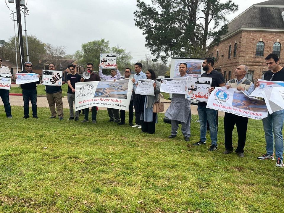 Protest in front of the Pakistan High Commission in London against the unconstitutional construction of six new canals on the Indus River by the federal and Punjab governments of Pakistan. 