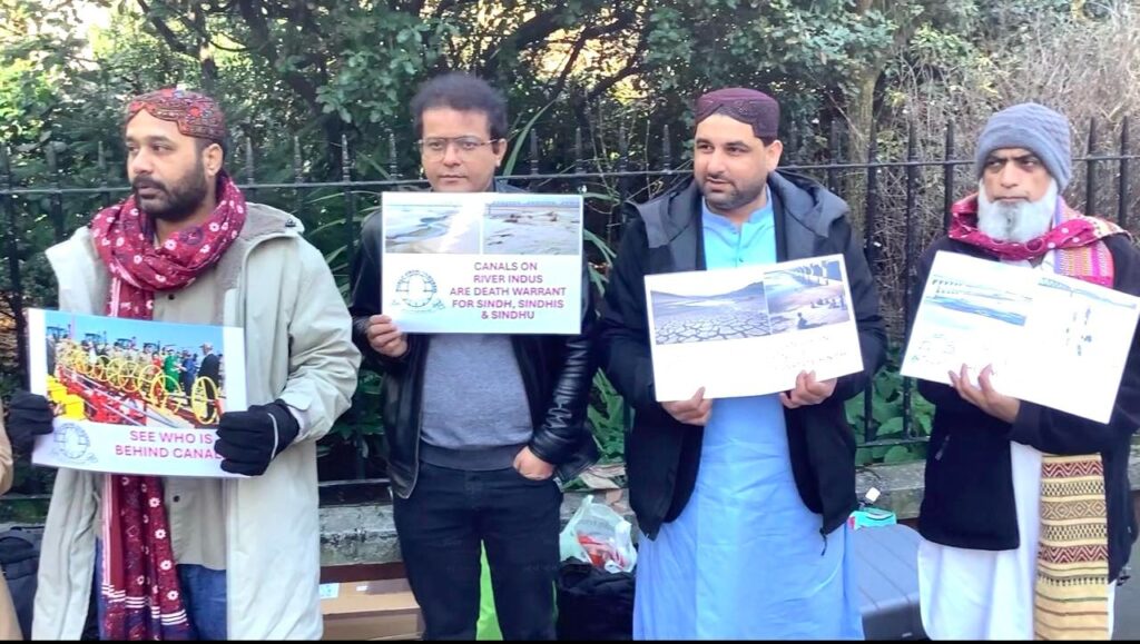 London – On the occasion of the International Day of Action for Rivers, the World Sindhi Congress (WSC) staged a massive protest in front of the Pakistan High Commission in London against the unconstitutional construction of six new canals on the Indus River by the federal and Punjab governments of Pakistan. The demonstration was attended by nationalist leaders, human rights activists, intellectuals, and political workers.