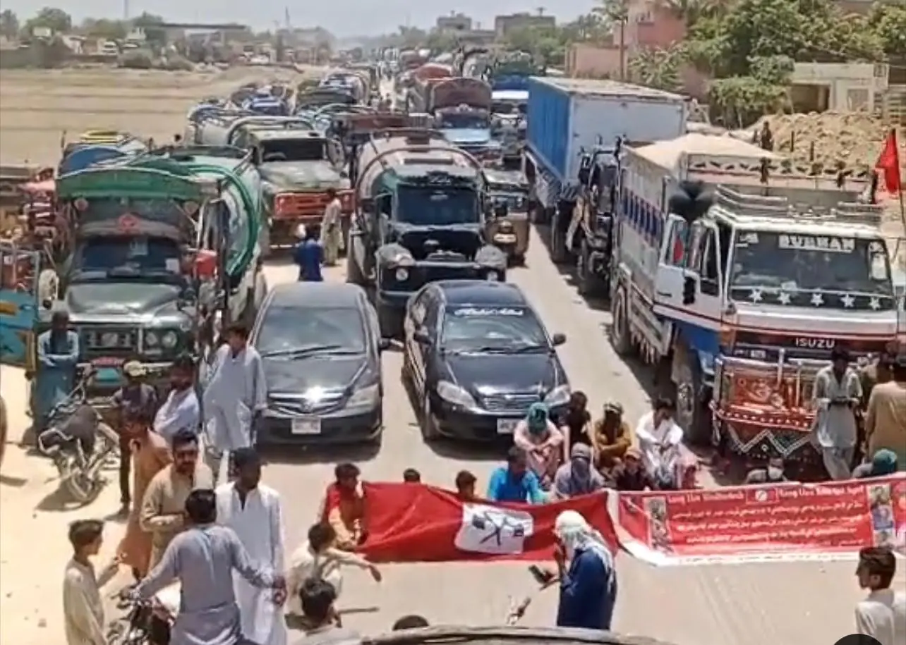 In Jamshoro Kotri, the Jeay Sindh Freedom Movement (JSFM) organized a protest sit-in against the oppression, illegal detention of Sindhi nationalist activists in prisons, and the enforced disappearance of nationalist activists. To demand the freedom of these activists, the Jamshoro Kotri Main Highway was blocked, resulting in a significant traffic jam. This peaceful protest is against state repression, which is being used to silence peaceful political activists.