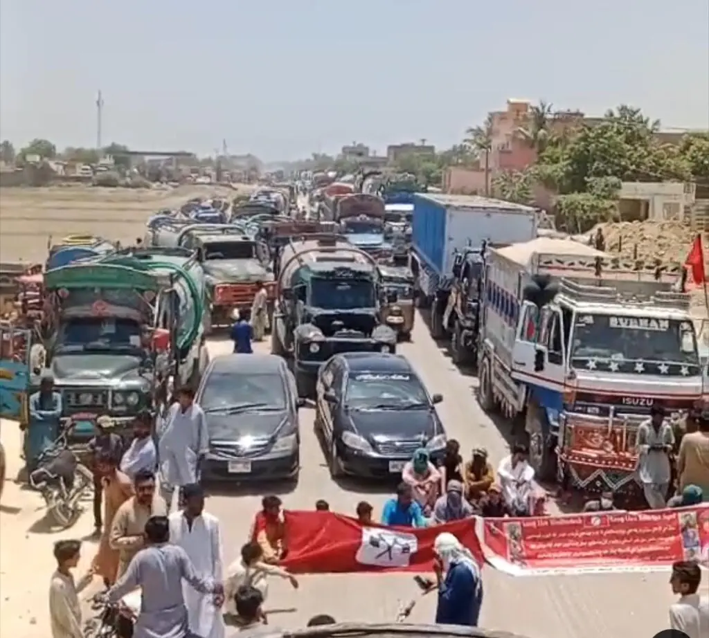 In Jamshoro Kotri, the Jeay Sindh Freedom Movement (JSFM) organized a protest sit-in against the oppression, illegal detention of Sindhi nationalist activists in prisons, and the enforced disappearance of nationalist activists. To demand the freedom of these activists, the Jamshoro Kotri Main Highway was blocked, resulting in a significant traffic jam. This peaceful protest is against state repression, which is being used to silence peaceful political activists.
